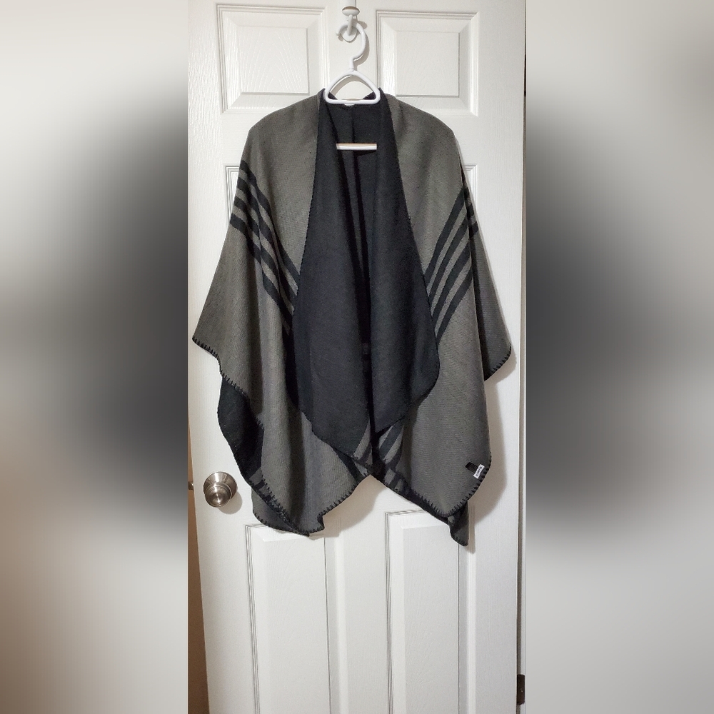 BB Dakota Reversible Poncho